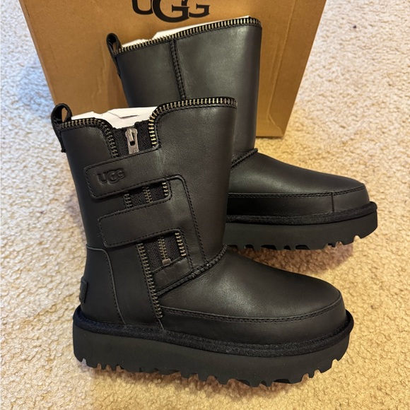 NEW* UGG Classic Short Moto Platform Boot (Women) - 5 - Picture 1 of 12